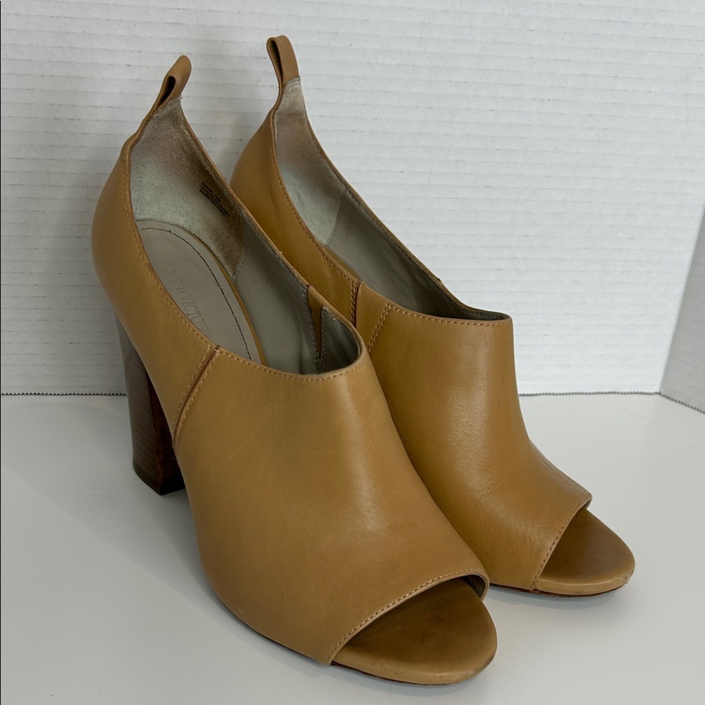 Pour La Victoire Endie Leather Peep Toe Booties Tan Size 10 Block Heel